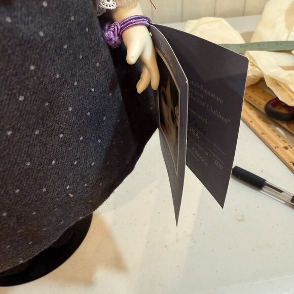 MARGARET KEANE INTL BIG EYE CHILDREN SIGNATURE COLLECTION DOLL “LISA” W/BOX #319 - Picture 7 of 13